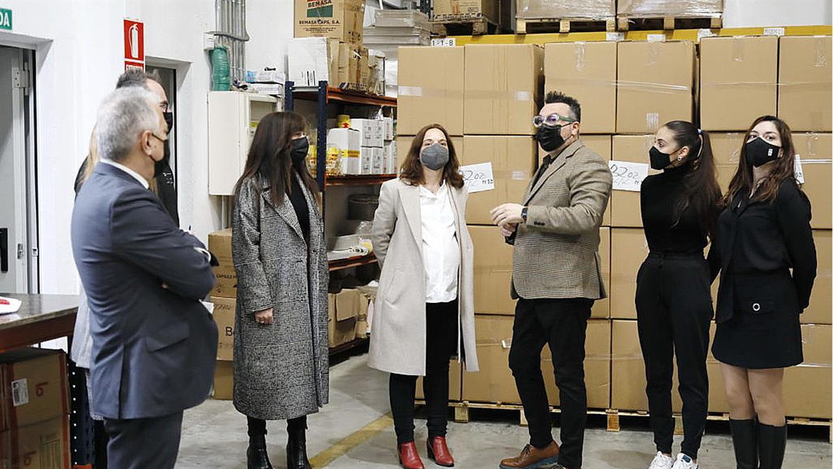 La empresa fabrica recipientes que el chef José Andrés envía con comida a Ucrania