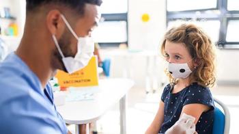 En vez de hacer utilizar suero fisiológico se utilizo agua, lo que no tiene efectos en la salud