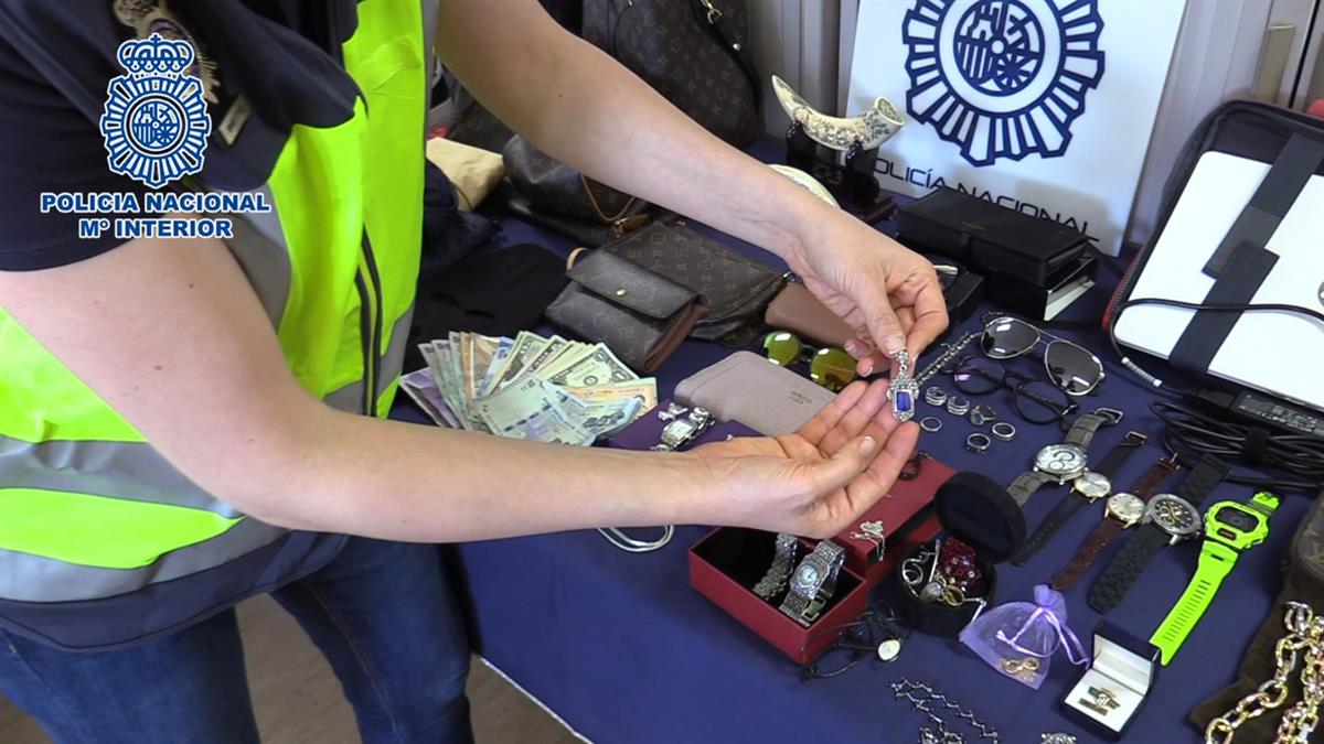 La Policía Nacional detiene al presunto autor de varios hurtos en la capital