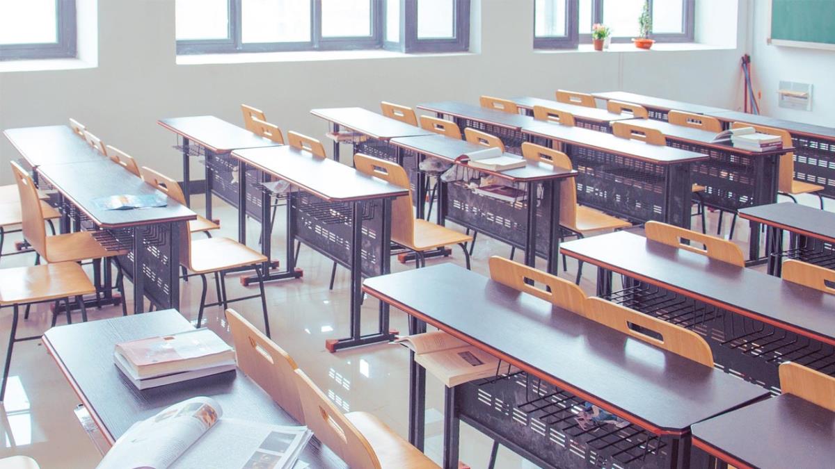 Acusan al Gobierno Regional del "vacío" para el curso 2021/22