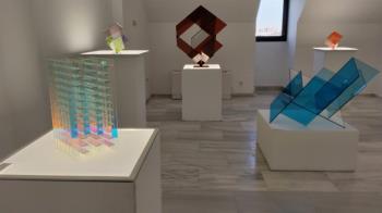 Más de 200 piezas conforman estas muestras, distintas pero complementarias