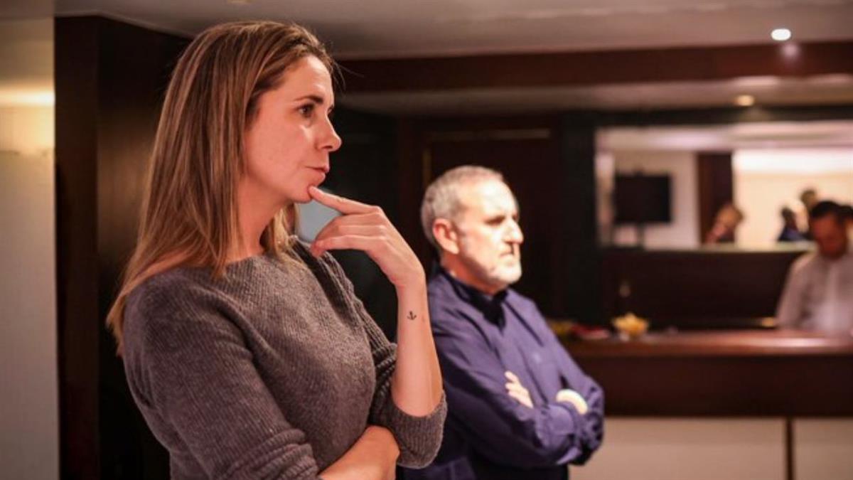 La portavoz del PSOE invita a la presidenta regional a seguir la línea de puntos que llevan hasta “su ático”