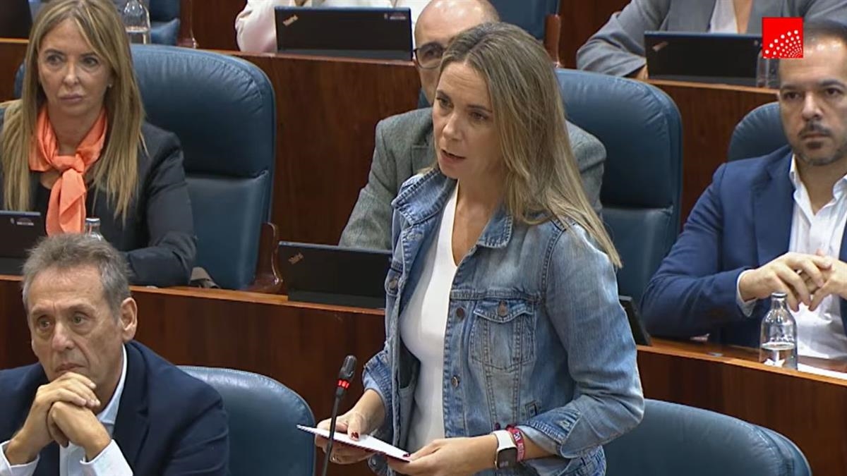 Mar Espinar pone el rostro de Ayuso a “la rapiña de los buitres”