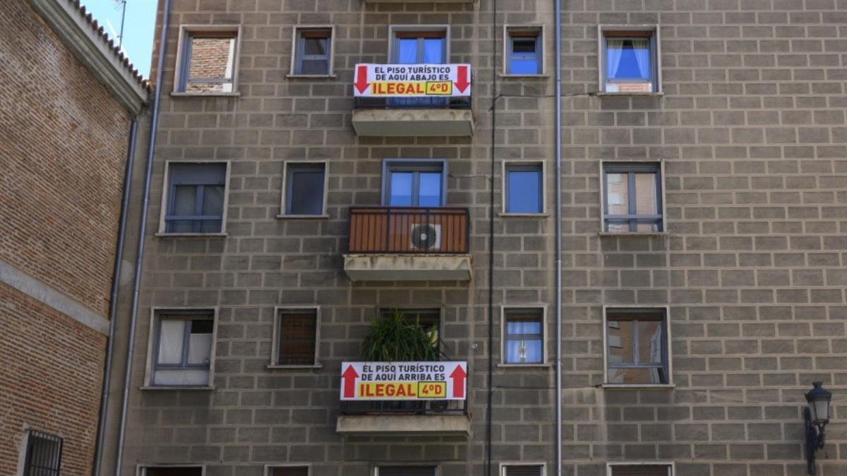 La Policía Nacional desarticula una trama que cobraba fianzas de miles de euros por inmuebles vacacionales