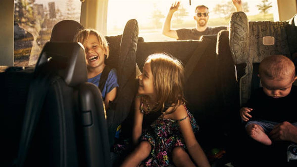 Viajar en coche, barco o tren puede producir mareos en algunos menores
