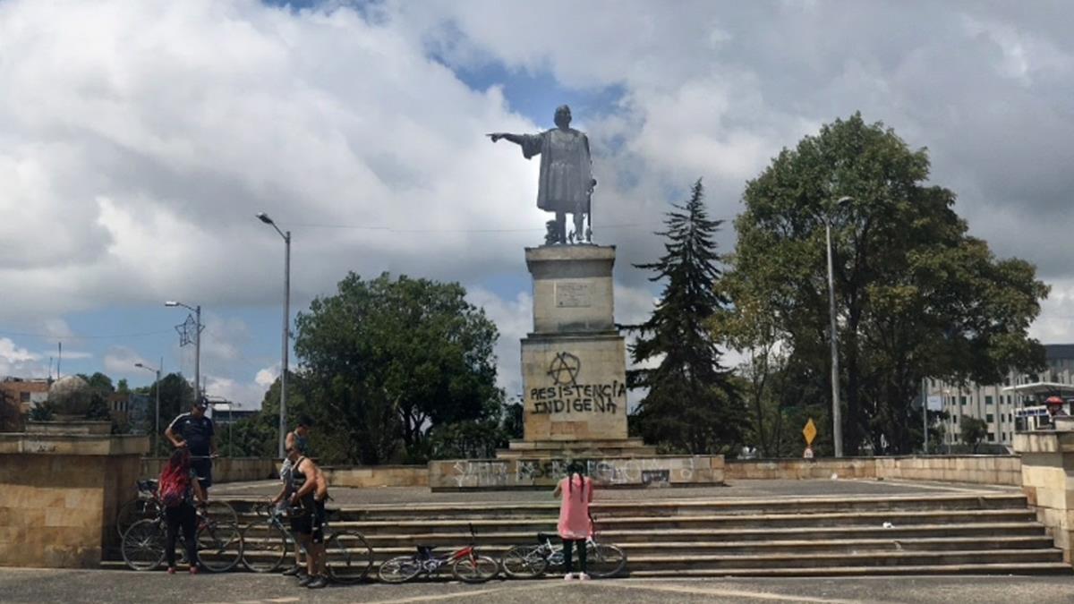 El primer edil del municipio ha solicitado que Colombia les envíe las esculturas retiradas en Bogotá, ante lo que considera una ofensa