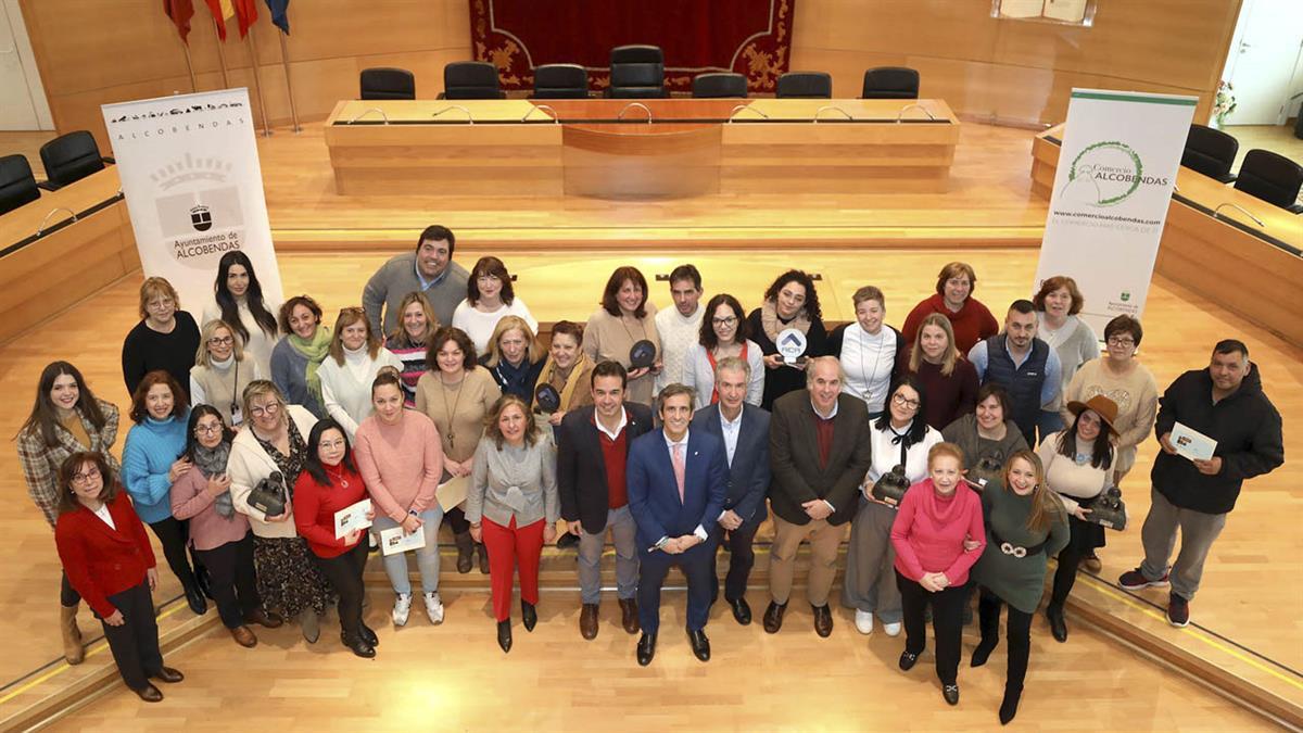 Trofeos y lotes de productos para la mejor decoración en los comercios locales 