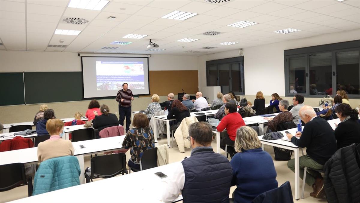 Cerca de un centenar de personas de más de 50 años inicia el curso en la Universidad de Mayores de la URJC