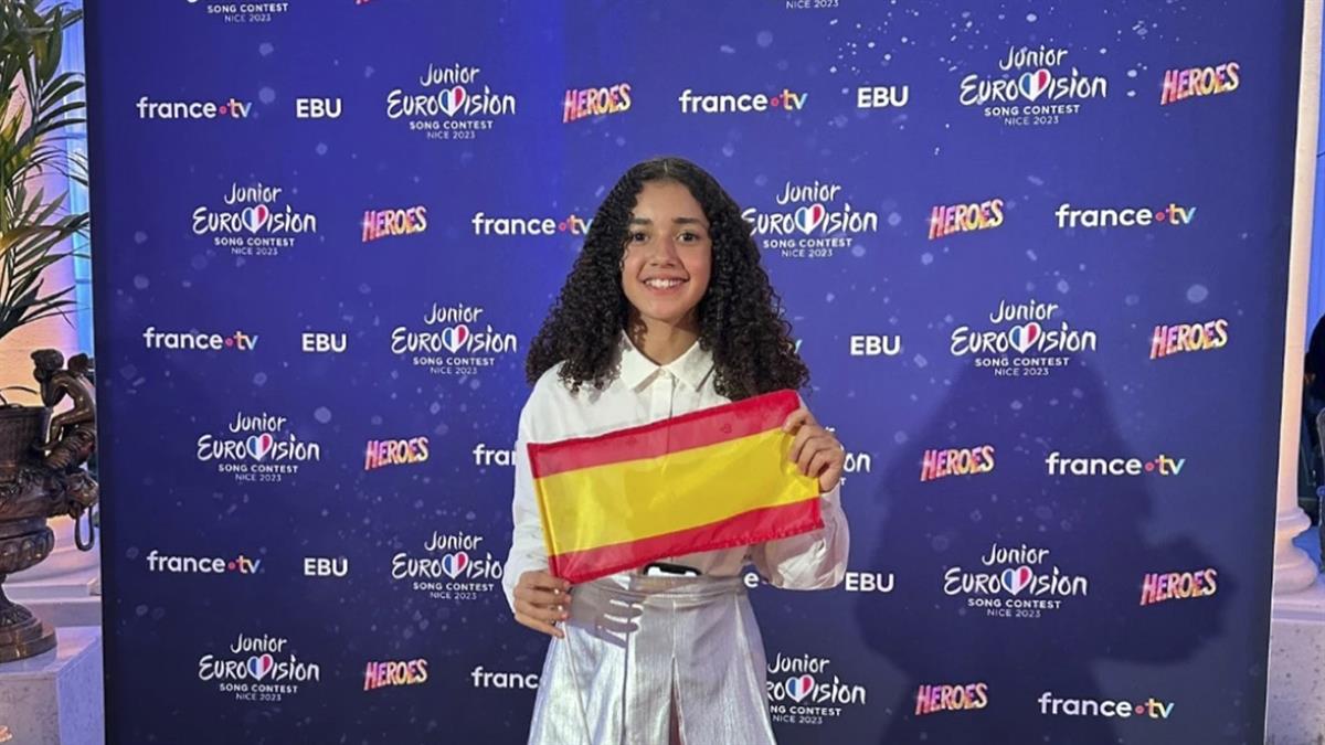 Evelyn Castañeda acompañó a Sandra Valero y al resto de sus bailarines