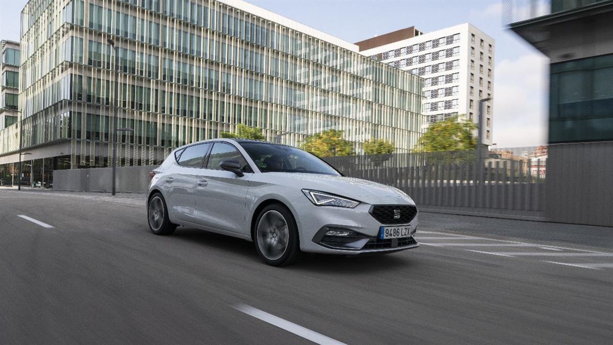 El compacto español se ofrece con el acabado deportivo FR asociado al motor de gasolina TSI de 130 CV, para adaptarse a la demanda del mercado español
