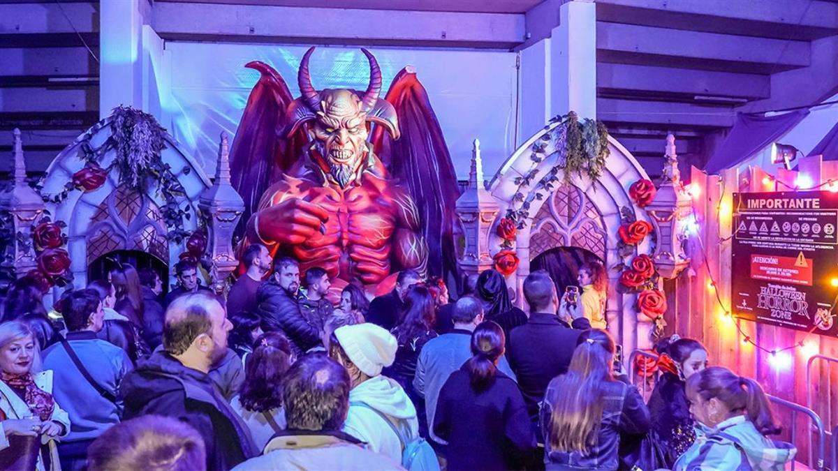 Contó con 25 actores, 18 salas tematizadas, novedosos decorados y efectos especiales