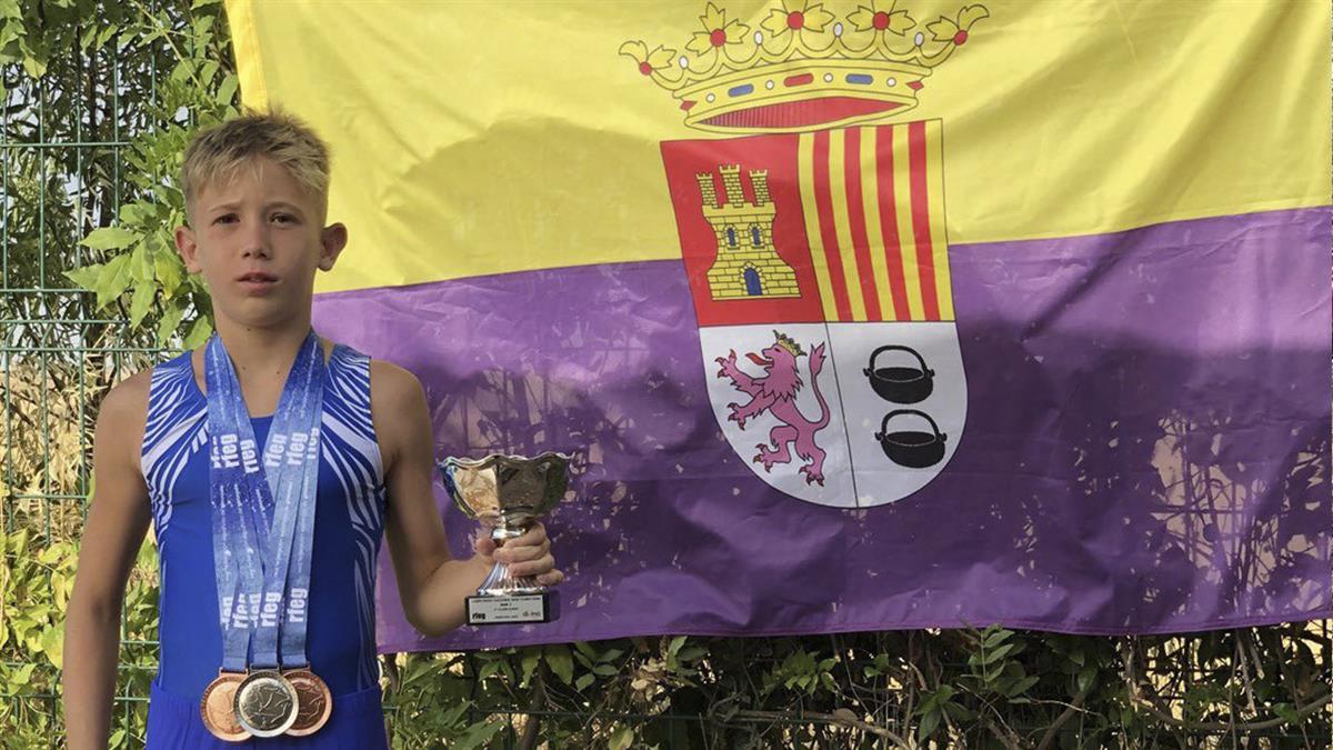 El joven gimnasta ha conseguido dos medallas de bronce y una de plata en el Campeonato Nacional Base