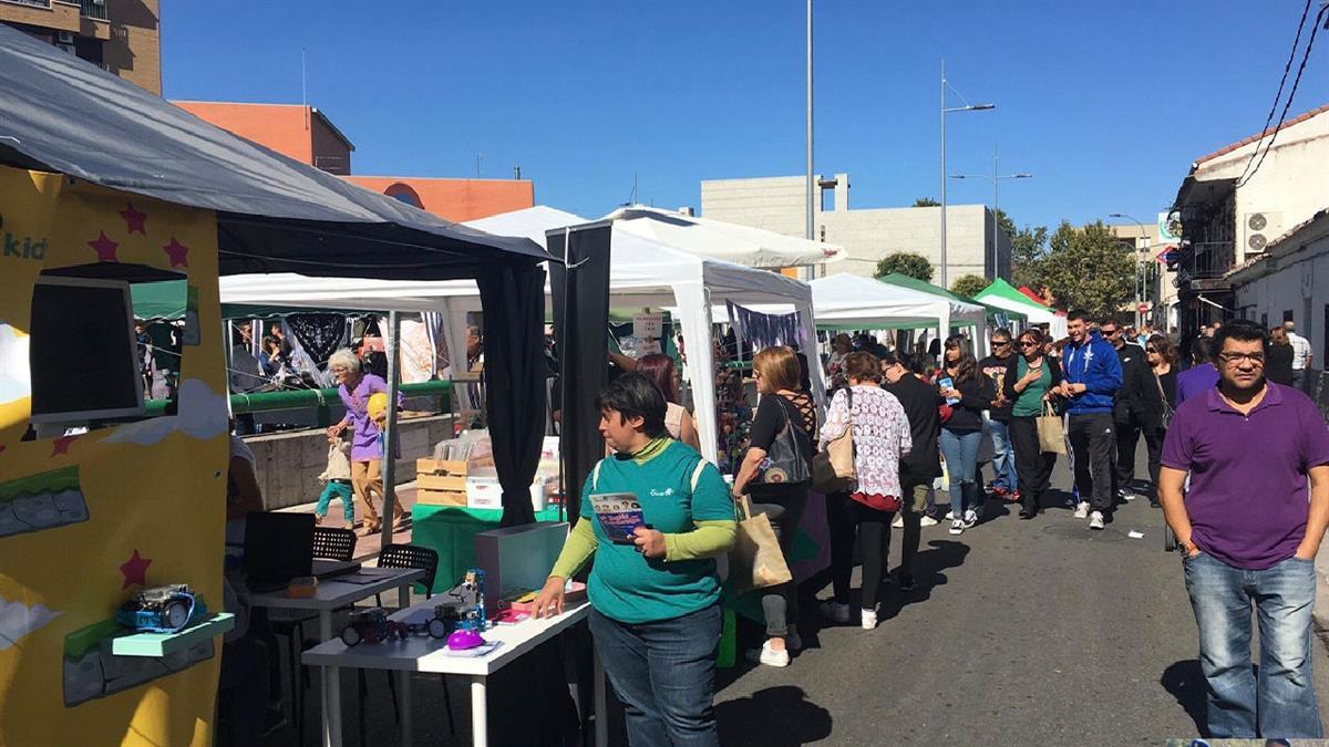 En los 126 comercios participantes, de todos los sectores y se han puesto a descarga más de 12.000 bonos de 10 euros