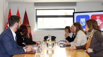 El delegado de Políticas Sociales madrileño se ha reunido con la teniente de alcalde de Derechos Sociales barcelonesa