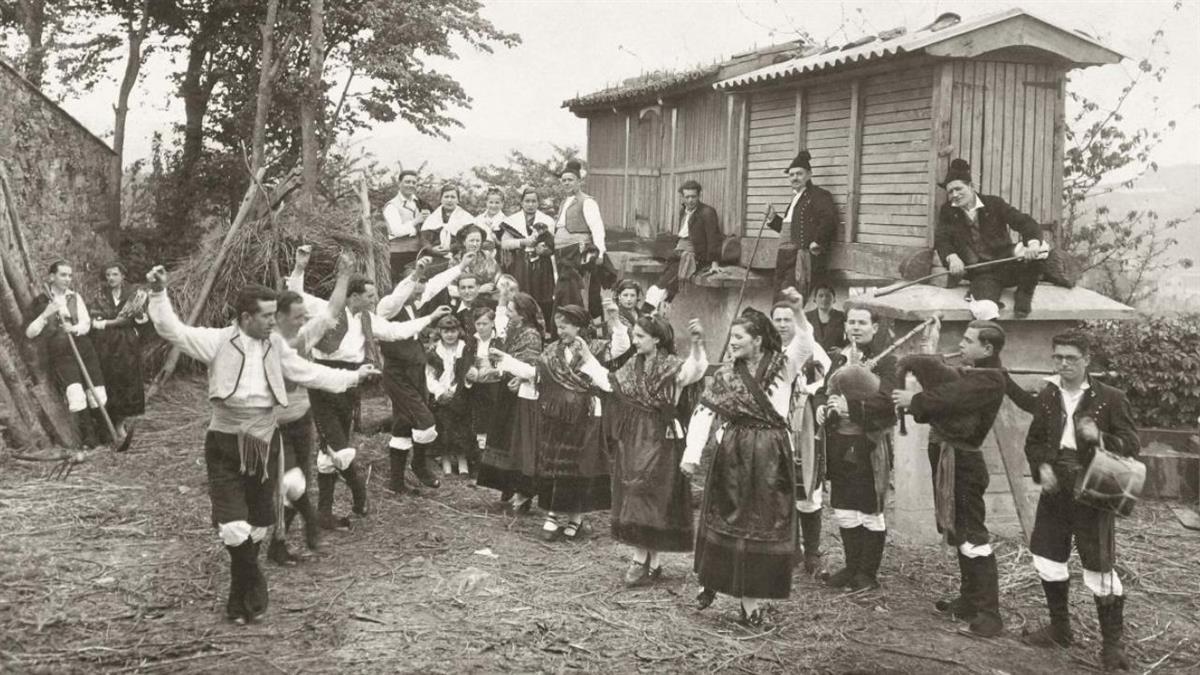 Las imágenes recogen instrumentos emblemáticos del folklore 