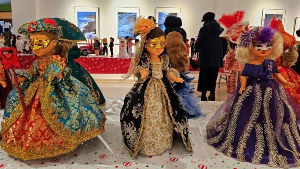 La muestra consta de más de 200 muñecas de colección