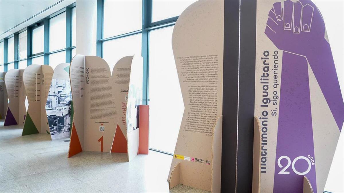 Esta muestra itinerante ofrece una mirada al pasado del activismo LGTBI+