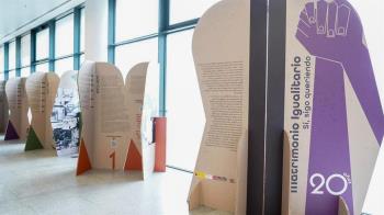 Esta muestra itinerante ofrece una mirada al pasado del activismo LGTBI+