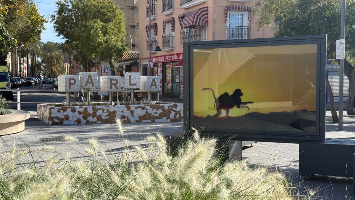 La muestra reúne 42 fotografías en la Plaza de la Guardia Civil y se ofrecen visitas guiadas gratuitas durante los fines de semana