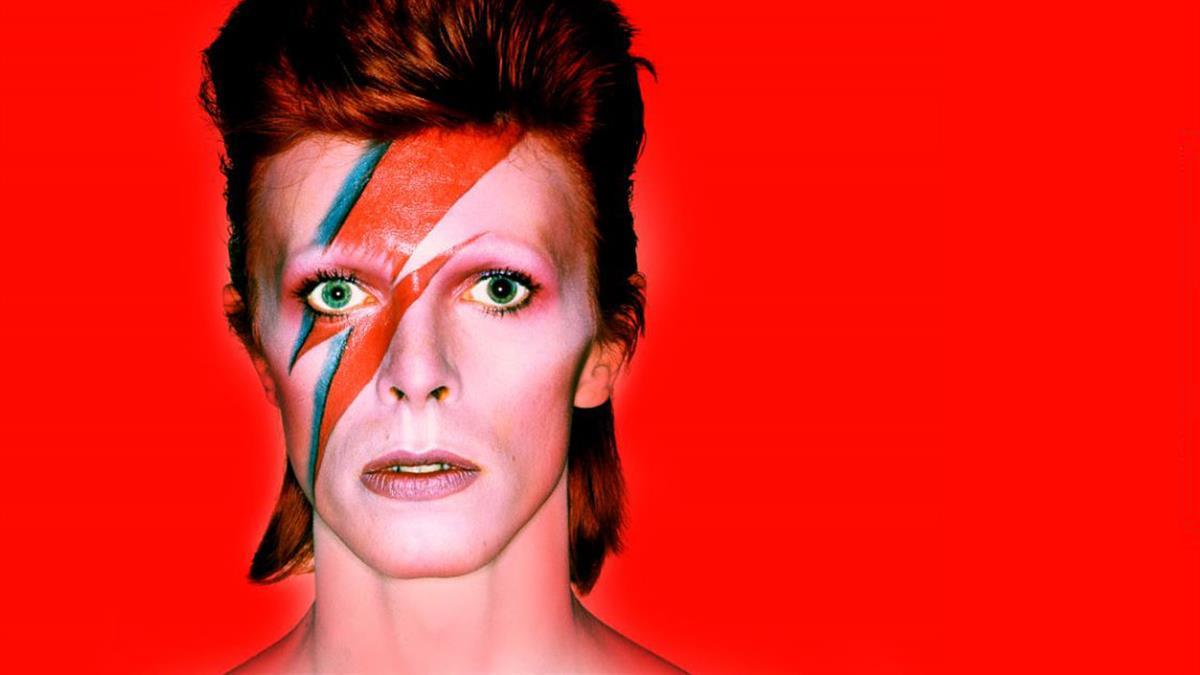 El estreno mundial de esta muestra ofrece una retrospectiva de icónicas sesiones fotográficas