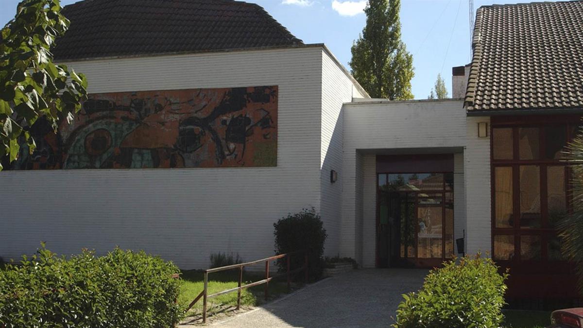 Las obras aúnan elementos de la naturaleza con poemas de diversos autores