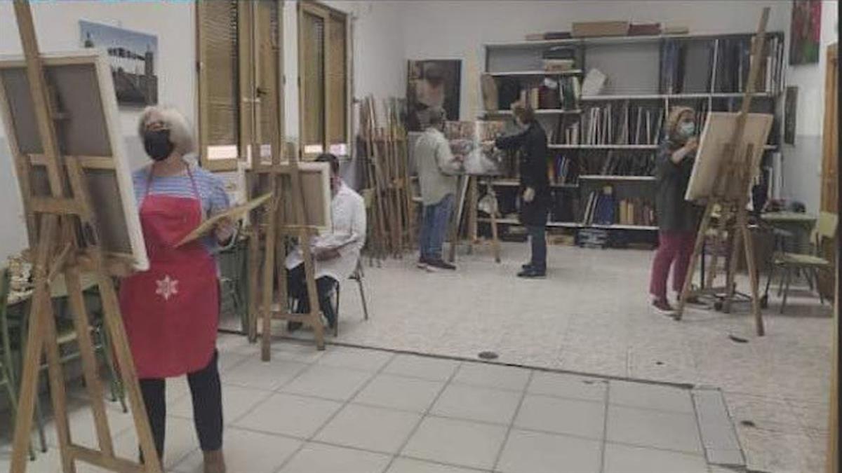 Hasta el próximo 21 de febrero se puede visitar la exposición de Dibujo y Pintura de los alumnos de la Escuela Municipal