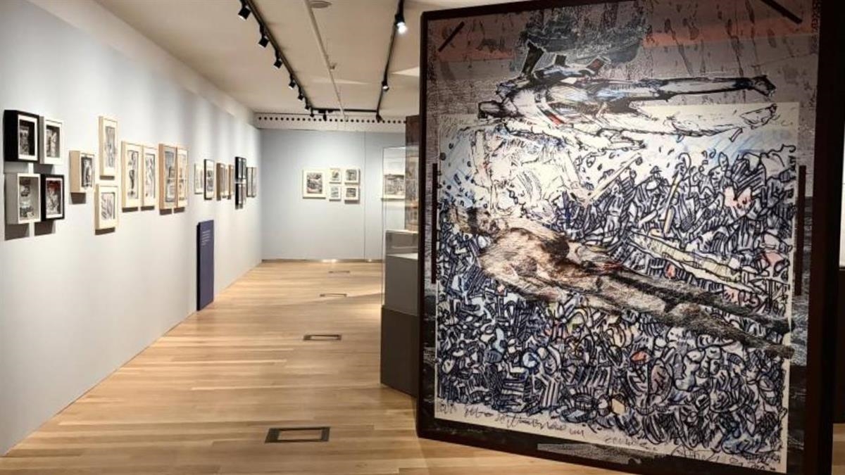 Una exposición recoge collages escenográficos concebidos como espacios narrativos 