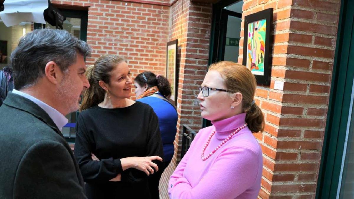 La muestra está compuesta por 30 obras pictóricas realizadas por usuarios de los centros públicos dependientes de la Agencia Madrileña de Atención Social