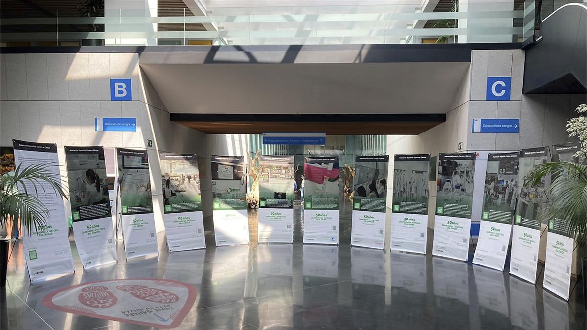 El hospital acoge la exposición "+ Investigación, + Vida" que contribuirá a dar a conocer la investigación en cáncer en la sociedad