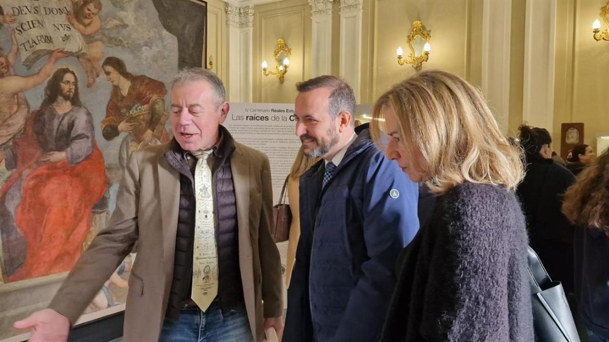 La muestra 'Las raíces de la ciencia' está ubicada en el instituto público San Isidro