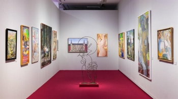 La exposición toma como referencia la obra de Ouka Leele y otros artistas