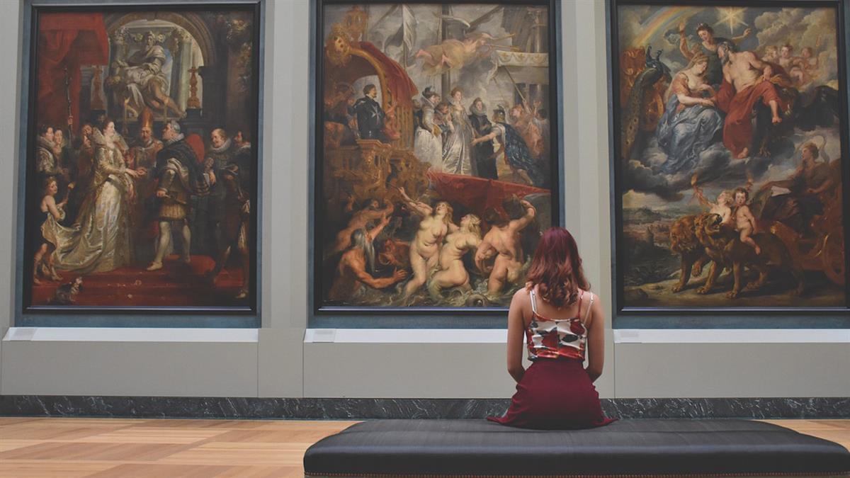 Con una exposición realizada por medio centenar de mujeres