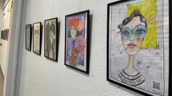 Se trata de una muestra que consta de dibujos en acuarela con técnica mixta realizados por Anais Mora