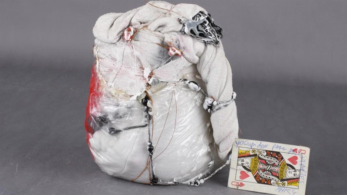 Quince artistas presentan sus obras únicas en una exposición colectiva