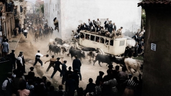 Una novedosa exposición reúne más de 150 obras de artistas locales