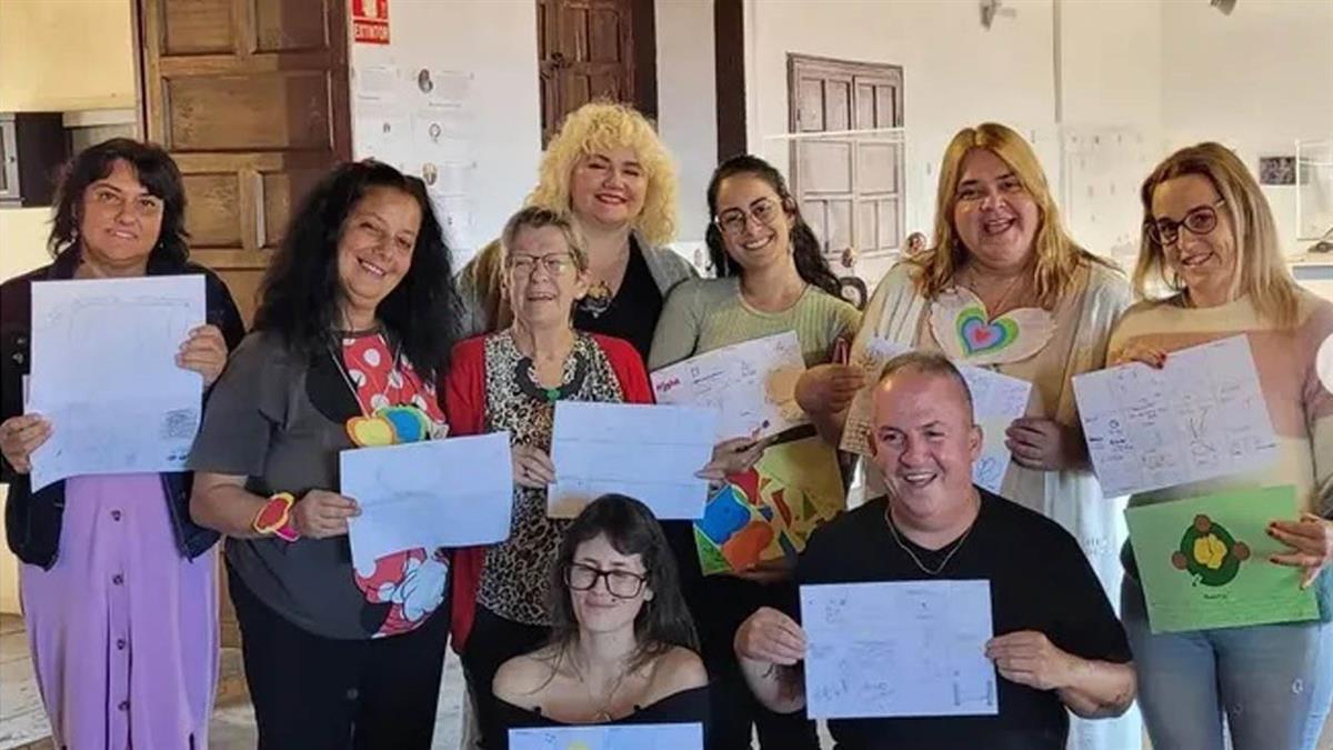 Una exposición solidaria visibiliza el Trastorno Obsesivo Compulsivo