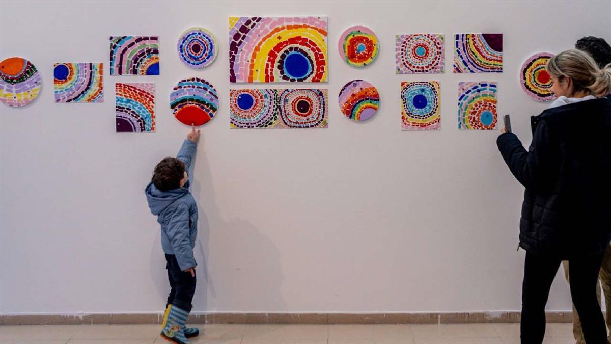 El centro cultural acoge 'Miradas marinas' de Pilar San Segundo y la exposición 'Rumbo a las estrellas' de los alumnos del colegio Liceo Molière