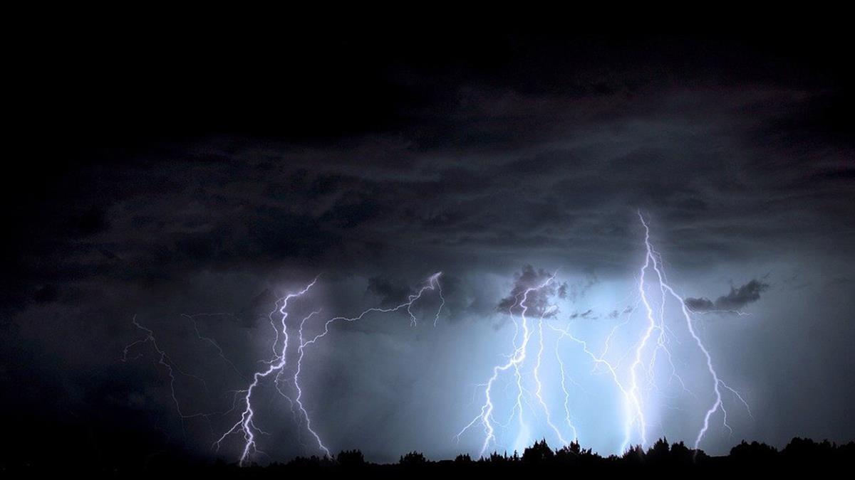 El Gobierno regional avisa a los ayuntamientos y servicios implicados para que tomen precauciones