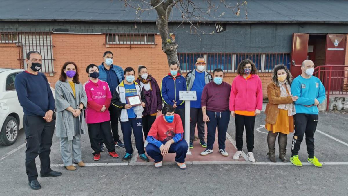 La deportista falleció hace un año y sus amigos, familiares y el gobierno local le han hecho una placa conmemorativa