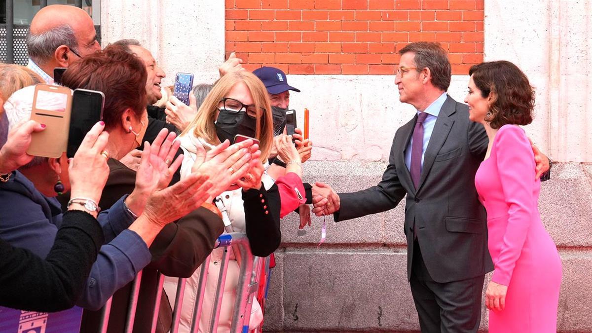 El líder del PP ha querido "felicitar a la presidenta de Madrid"