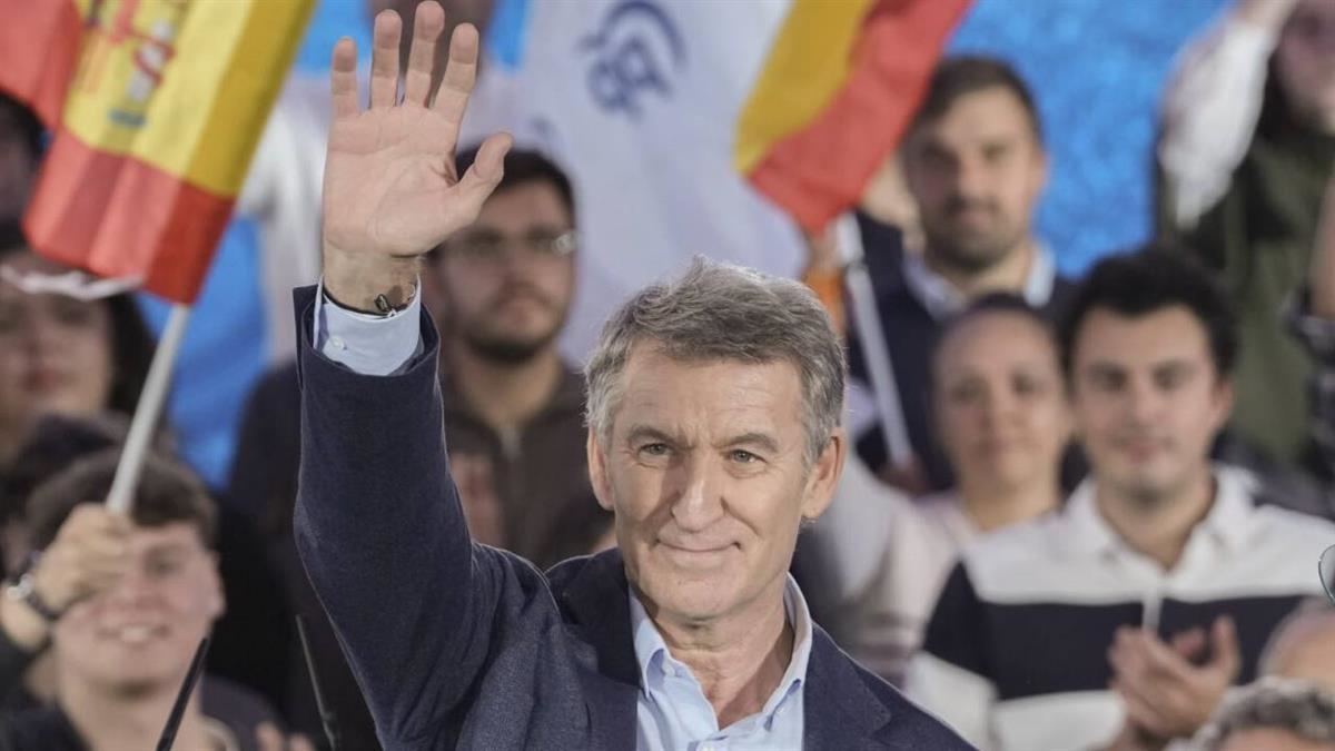 El líder del Partido Popular presume de equipo para “la reconstrucción” de España