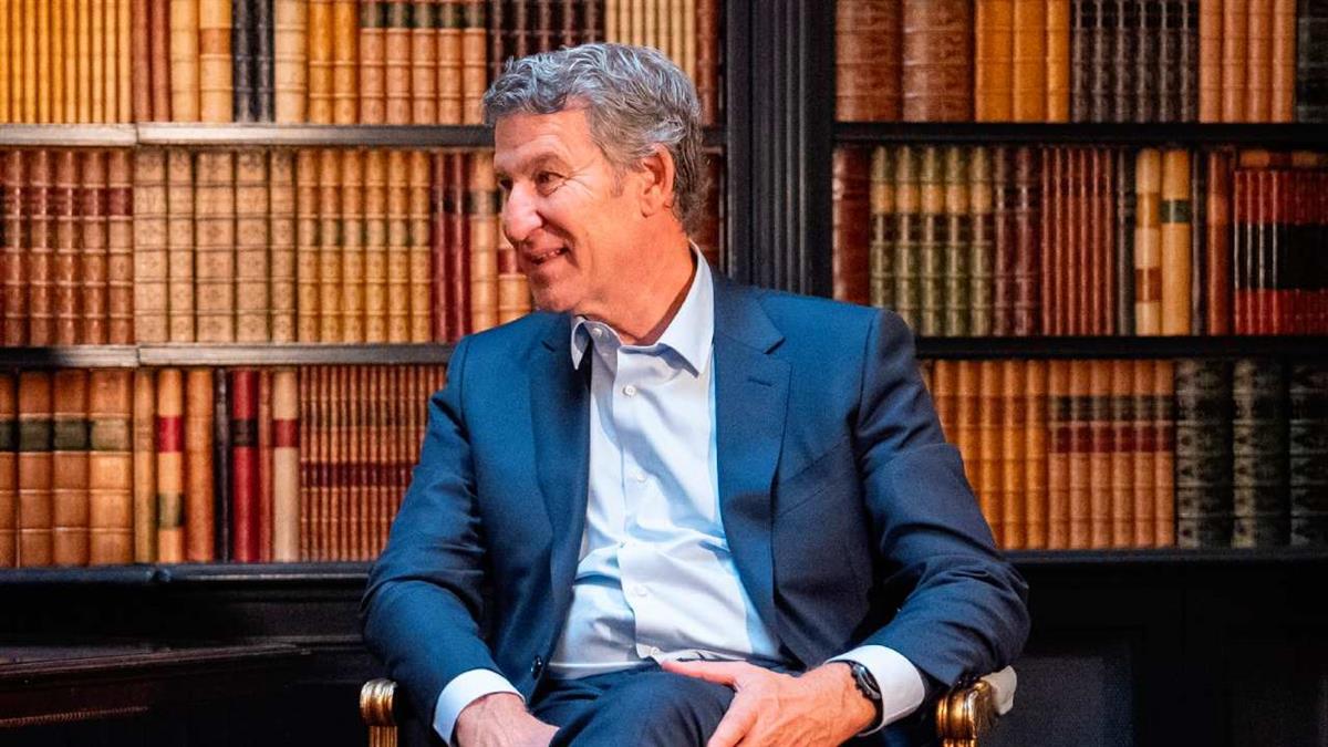 El líder del PP saca a relucir las saunas del suegro del presidente del Gobierno