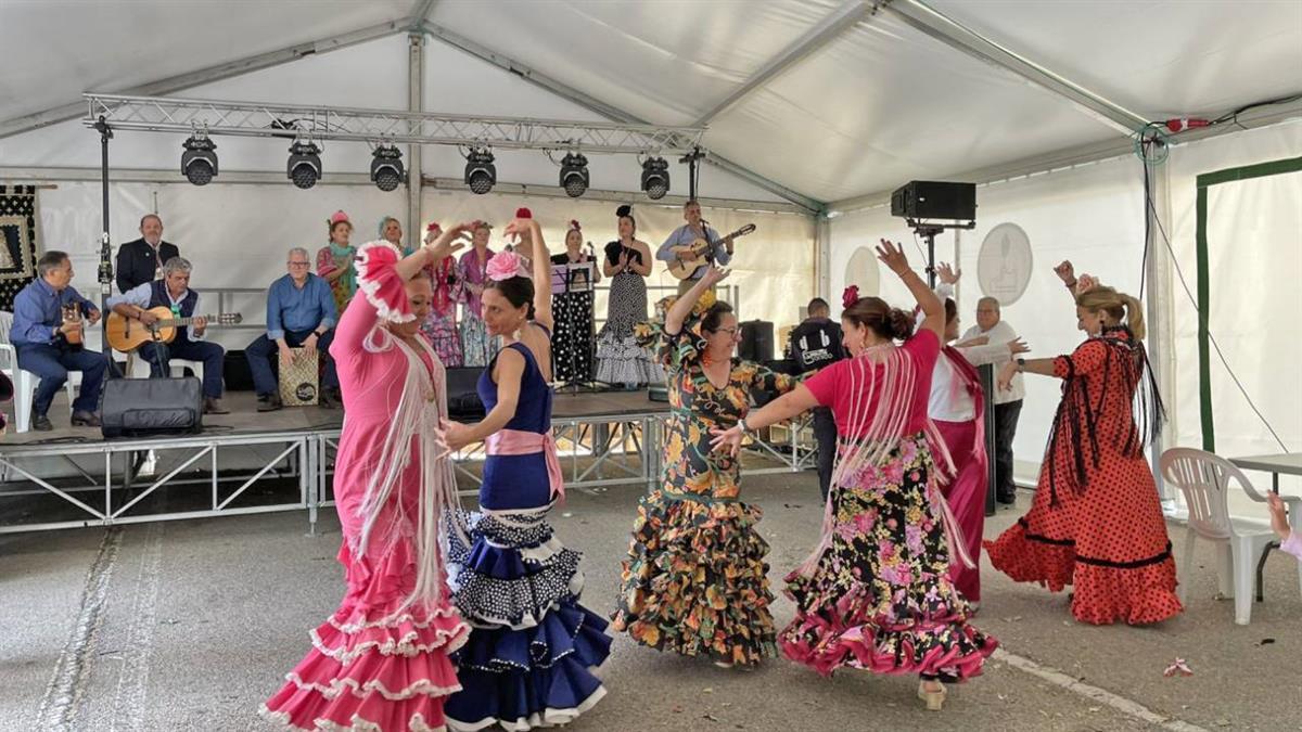 La carpa de la calle Urano ofrecerá gastronomía, música en directo y actuaciones