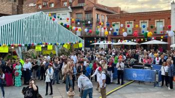 Entre el 17 y el 19 de abril, la Plaza de España acoge una programación especial organizada por el Ayuntamiento y la Casa Regional Andaluza