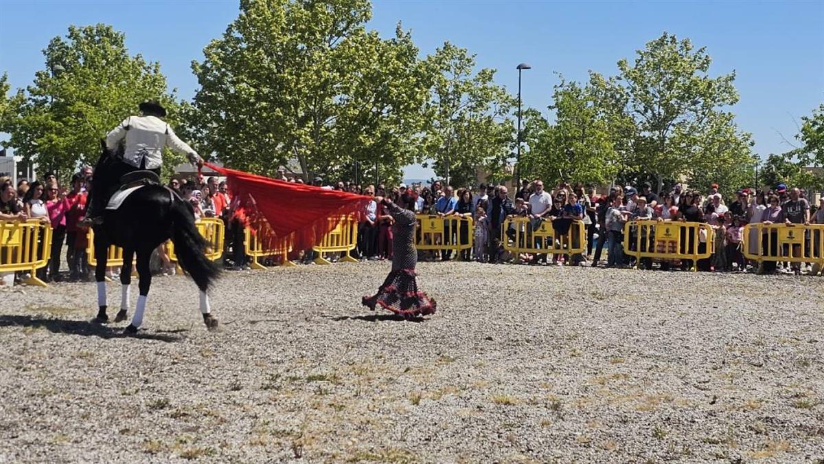 La carpa de la calle Urano ofrecerá gastronomía, música en directo, actuaciones y un espectáculo ecuestre flamenco
