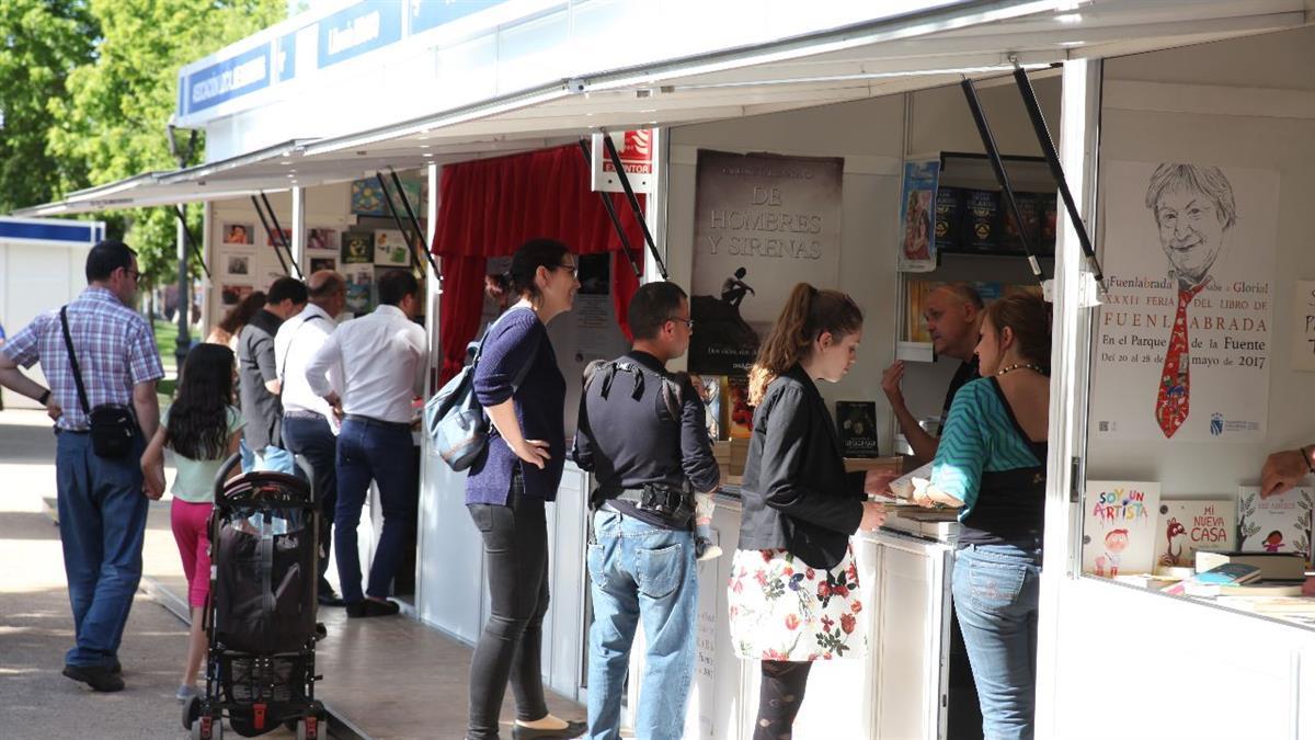 65 autores acercan sus obras a más de 21.000 alumnos fuenlabreños de 50 centros educativos en la 37 Feria del Libro
