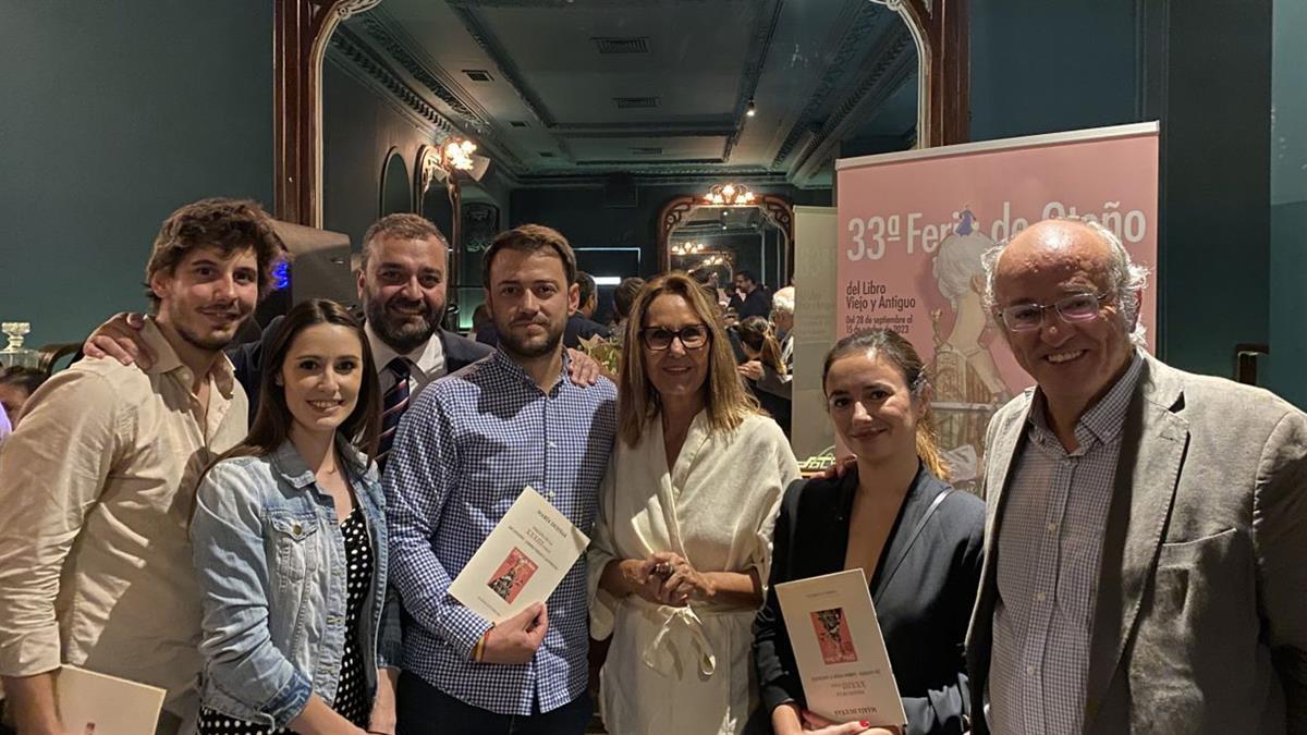 El concejal del distrito de Centro, Carlos Segura, ha asistido al pregón de la inauguración a cargo de la escritora María Dueñas