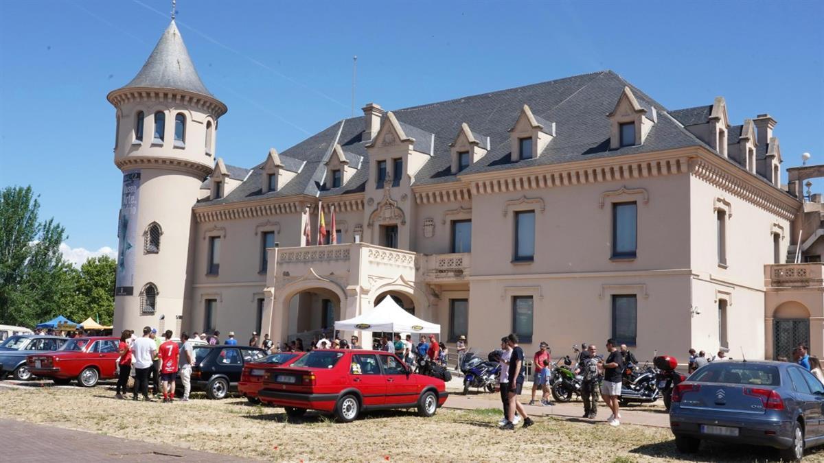 Habrá actuaciones, gastronomía, espectáculos infantiles y una concentración de vehículos, entre otros