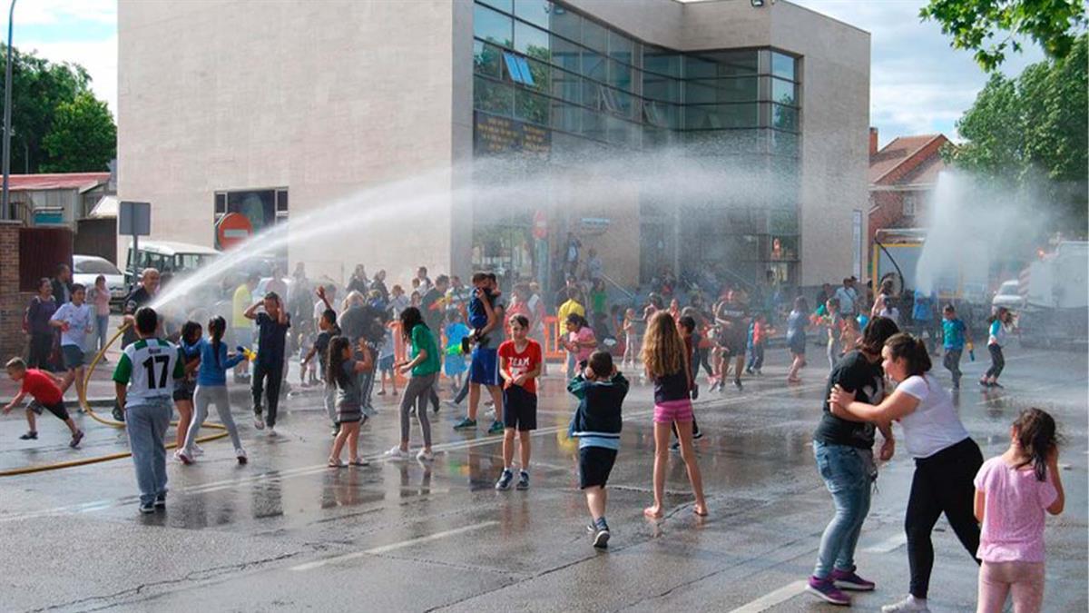 El pregón correrá a cargo de Tennessee, histórica Banda local de rock and roll, para después ofrecer un concierto para todas las personas presentes