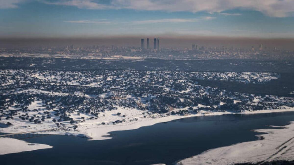 Se produce un aumento del dióxido de nitrógeno por la cantidad de hielo acumulada y una mayor emisión de gases contaminantes 